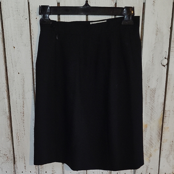 Giorgio Armani Elegant Black A-Line Skirt - Picture 1 of 3